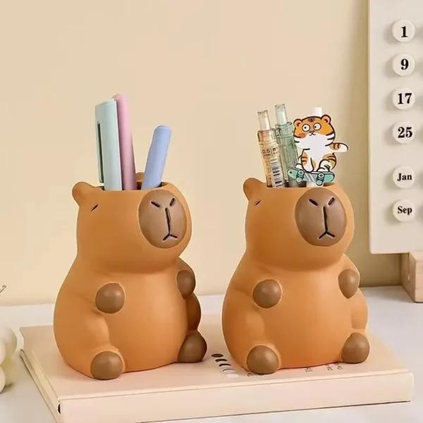 1 Piece Cute Capybara Pen Holder and Makeup Brush Organizer, Fun Design Rubber Desktop Decoration with Multiple Compartments for Office Supplies, Makeup Brushes, and Stationery Storage, Durable and Creative Home Office Desk Accessories